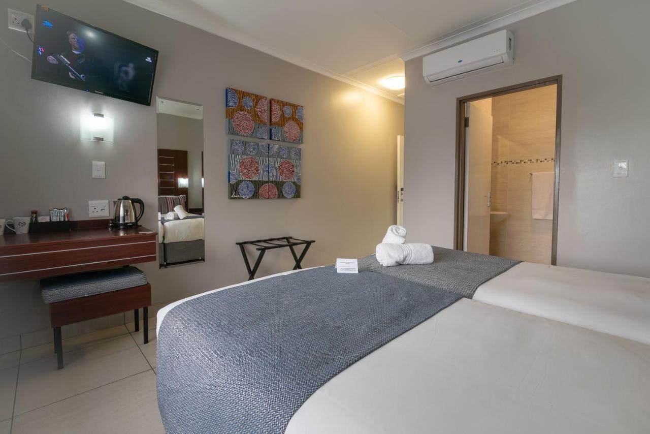 Hotel Savoy And Conference Centre อึมทาทา ภายนอก รูปภาพ