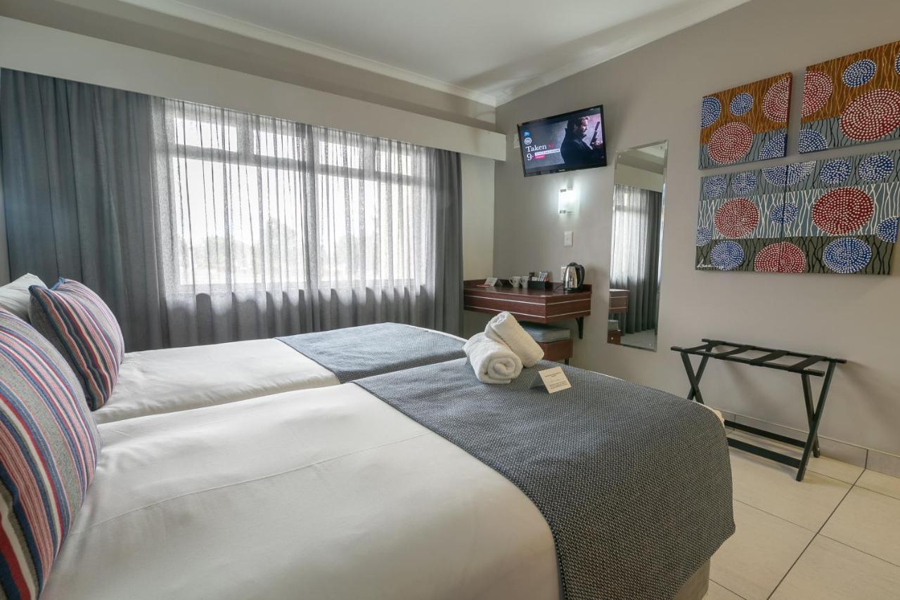 Hotel Savoy And Conference Centre อึมทาทา ภายนอก รูปภาพ